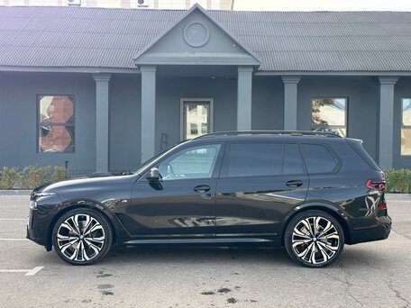 2026 BMW X7 40d I (G07) Рестайлинг, чёрный, 15890000 рублей, вид 3