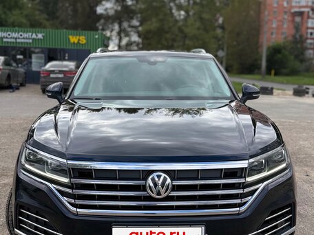 2020 Volkswagen Touareg III, чёрный, 3337000 рублей, вид 2