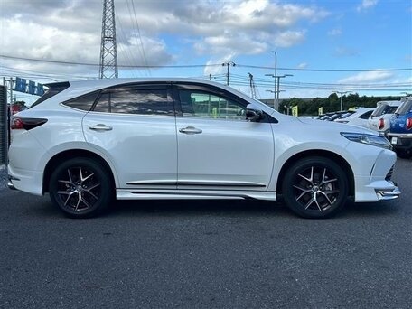 2019 Toyota Harrier III (XU60) Рестайлинг, белый, 2400000 рублей, вид 4