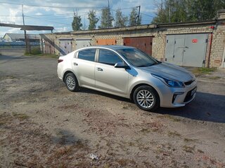 2019 Kia Rio IV, серебристый, 1570000 рублей, вид 3