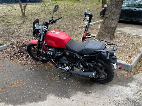 2023 Moto Guzzi V 7, красный, 790000 рублей, вид 2
