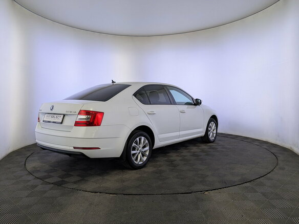 2019 Skoda Octavia III (A7) Рестайлинг, белый, 1790000 рублей - вид 4