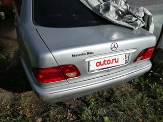 1998 Mercedes-Benz E-Класс 200 II (W210, S210), серебристый, 290000 рублей, вид 3