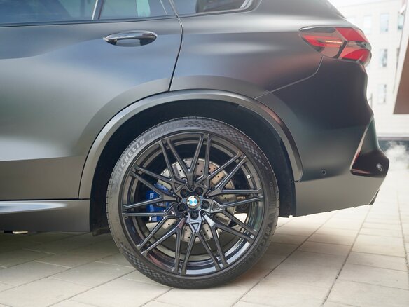 2023 BMW X5 M Competition III (F95) Рестайлинг, чёрный - вид 12