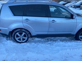 2009 Mitsubishi Outlander II Рестайлинг, серебристый, 800000 рублей, вид 5
