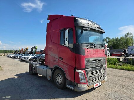 2017 Volvo FH, красный, 5837800 рублей, вид 2