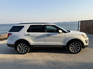 2017 Ford Explorer V Рестайлинг 2, белый, 2470000 рублей, вид 3