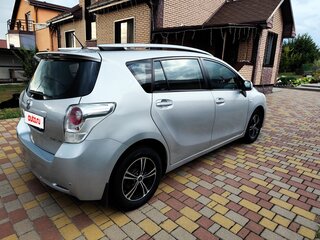 2010 Toyota Verso I, серебристый, 870000 рублей, вид 3