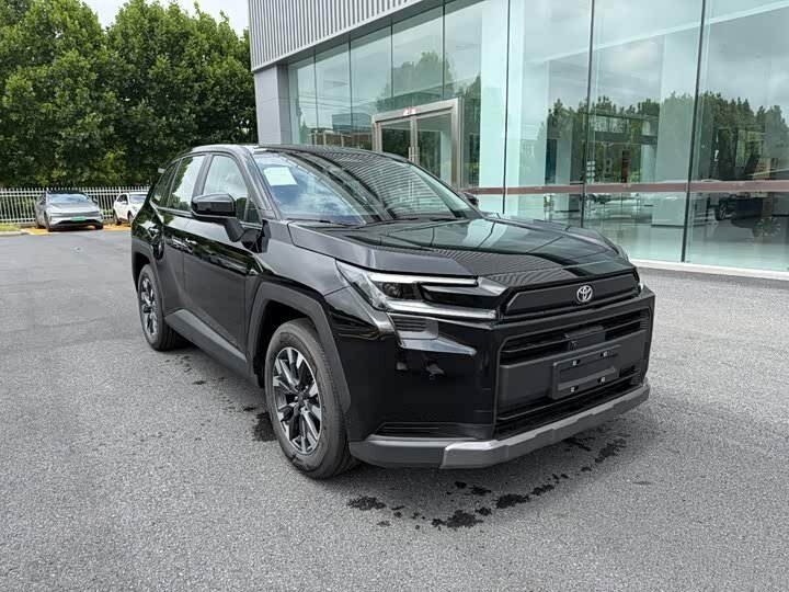 Открыть фотографии: Toyota RAV4 V (XA50)