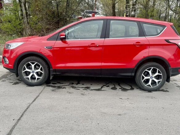 2018 Ford Kuga II Рестайлинг, красный, 1850000 рублей - вид 4