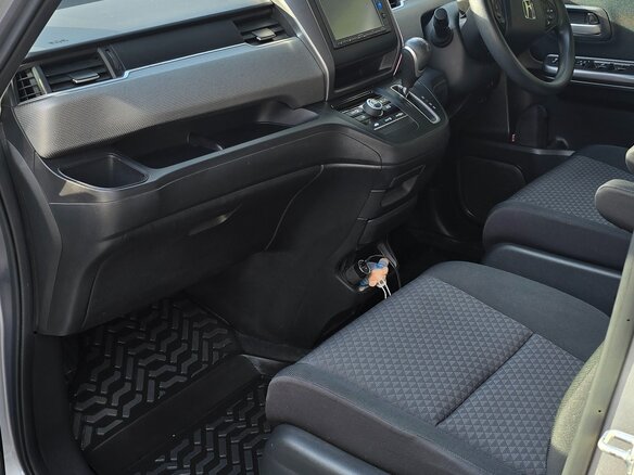 2017 Honda Freed Freed+ II, серебристый - вид 13