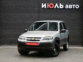 2017 Chevrolet Niva I Рестайлинг, серебристый, 750000 рублей, вид 1