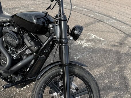 2021 Harley-Davidson Street Bob, чёрный, 990000 рублей, вид 5