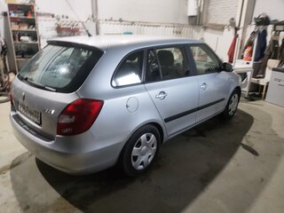 2010 Skoda Fabia II Рестайлинг, серый, 500000 рублей, вид 2