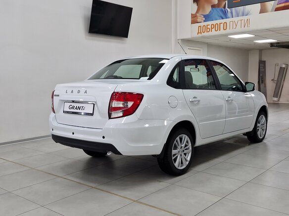 2026 Lada (ВАЗ) Granta I Рестайлинг, белый - вид 3
