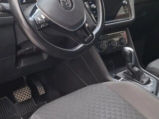 2017 Volkswagen Tiguan II, золотистый, 2250000 рублей, вид 5