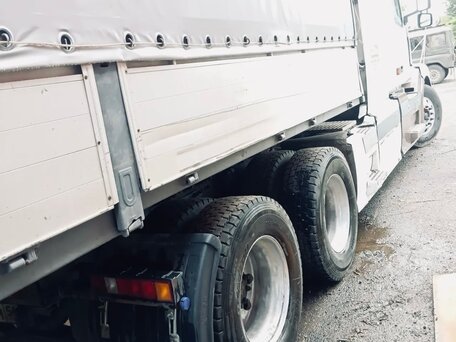 2003 Volvo VNL, белый, 2190000 рублей, вид 3
