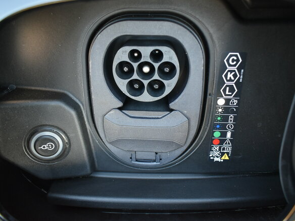 2026 Porsche Cayenne Electric IV, чёрный, 25190000 рублей - вид 31