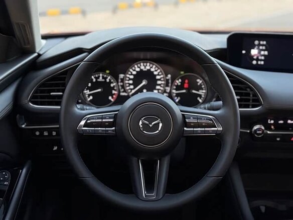 2023 Mazda 3 Axela IV (BP), красный, 1540000 рублей - вид 13