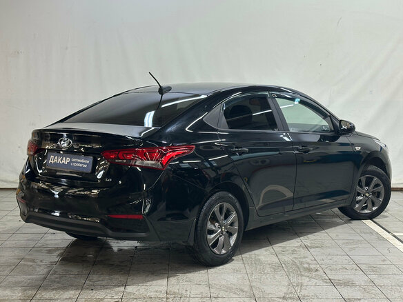 2017 Hyundai Solaris II, чёрный, 1080000 рублей - вид 2