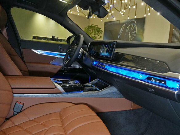 2025 BMW 7 серии 740d xDrive VII (G70), чёрный, 17200000 рублей - вид 19