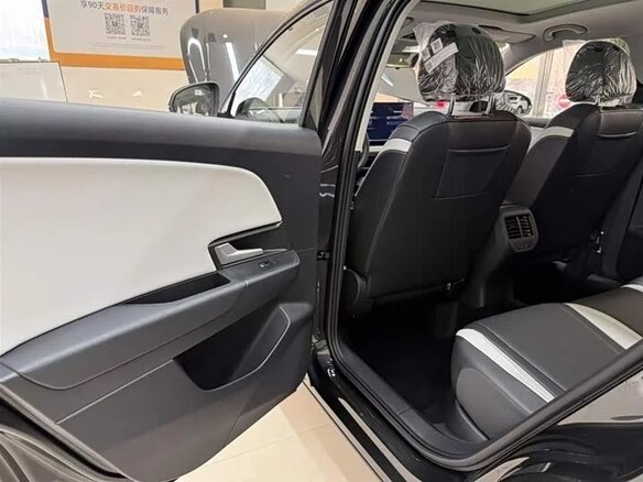 2026 Jetta VS8, чёрный, 2100888 рублей - вид 12