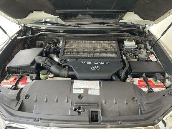 2016 Toyota Land Cruiser 200 Series Рестайлинг 2, белый, 4149000 рублей - вид 2