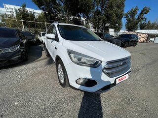 2017 Ford Kuga II Рестайлинг, белый, 1350000 рублей, вид 2