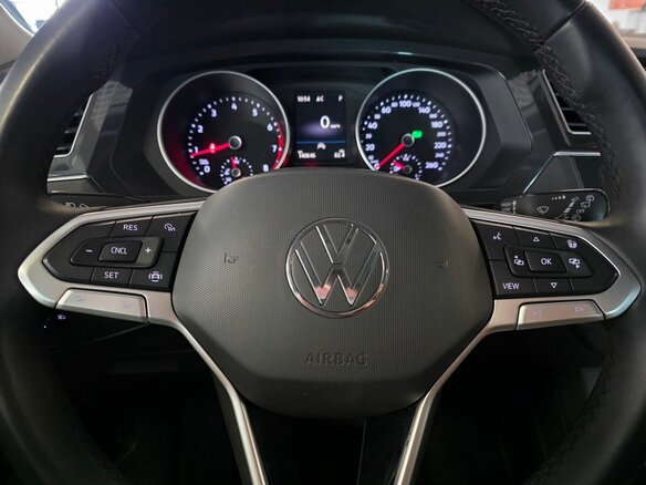 2021 Volkswagen Tiguan II Рестайлинг, чёрный, 3099000 рублей - вид 14