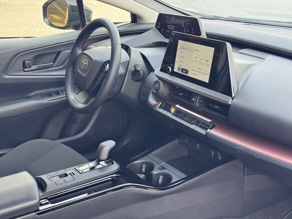 2025 Toyota Prius V (XW60), чёрный, 3900000 рублей - вид 11