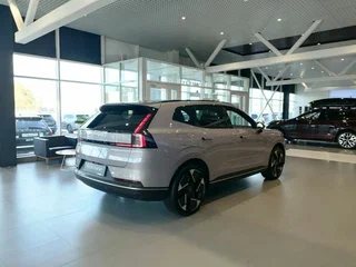 2025 Volvo XC70 III, серебристый, 7980000 рублей, вид 4