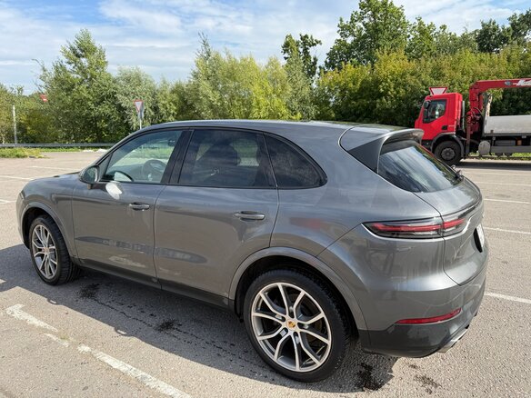 2019 Porsche Cayenne III, серый, 5490000 рублей - вид 4