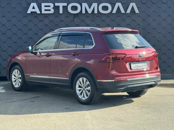 2021 Volkswagen Tiguan II Рестайлинг, красный, 2450000 рублей - вид 5