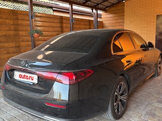 2024 Mercedes-Benz E-Класс 200 VI (W214, S214), чёрный, 6500000 рублей, вид 3