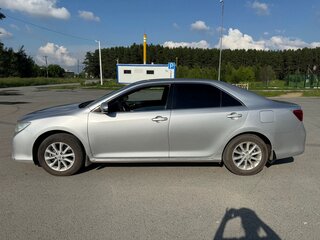 2013 Toyota Camry VII (XV50), серебристый, 1550000 рублей, вид 3