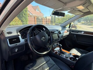 2013 Volkswagen Touareg II, белый, 1650000 рублей, вид 4