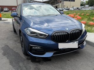2020 BMW 1 серии 116d III (F40), синий, 1800000 рублей, вид 2