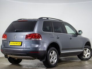 2005 Volkswagen Touareg I, серый, 929000 рублей, вид 4