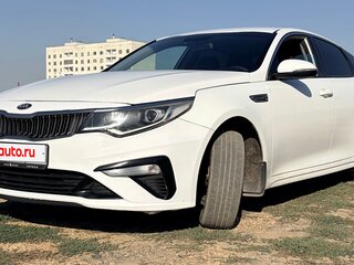2019 Kia Optima IV Рестайлинг, белый, 1250000 рублей, вид 1