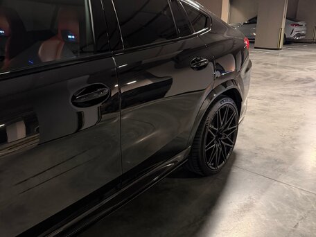 2021 BMW X6 M Competition III (F96), чёрный, 11000000 рублей, вид 2