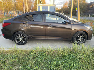2015 Hyundai Solaris I Рестайлинг, коричневый, 950000 рублей, вид 4