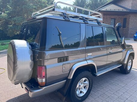 2013 Toyota Land Cruiser 76 70 Series Рестайлинг 1, серый, 3990000 рублей, вид 3
