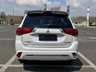 2022 Mitsubishi Outlander III Рестайлинг 3, белый, 1850888 рублей, вид 5