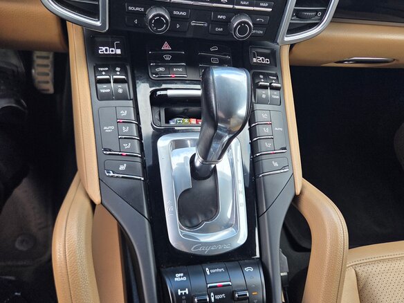 2016 Porsche Cayenne Diesel II Рестайлинг (958), чёрный, 3900000 рублей - вид 9