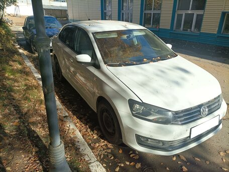 2017 Volkswagen Polo V Рестайлинг, белый, 893000 рублей, вид 2