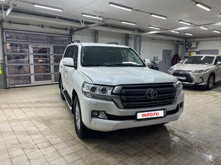 2018 Toyota Land Cruiser 200 Series Рестайлинг 2, белый, 5600000 рублей, вид 5