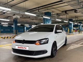 2013 Volkswagen Polo V, белый, 900000 рублей, вид 2