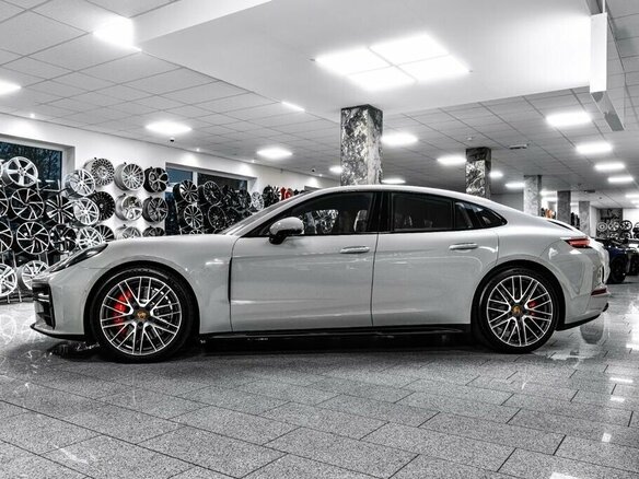 2025 Porsche Panamera 4 E-Hybrid III, серебристый, 22531000 рублей - вид 3