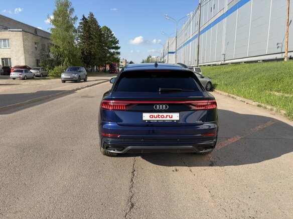 2021 Audi Q8 45 TDI I (4M), синий, 7950000 рублей - вид 3