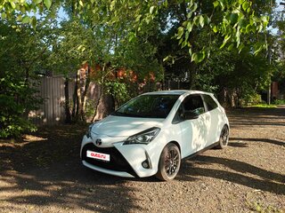 2017 Toyota Yaris III Рестайлинг 2, белый, 1520000 рублей, вид 1